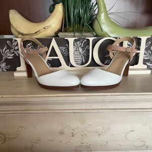 Naturalizer Tulip White and Nude Sandals
